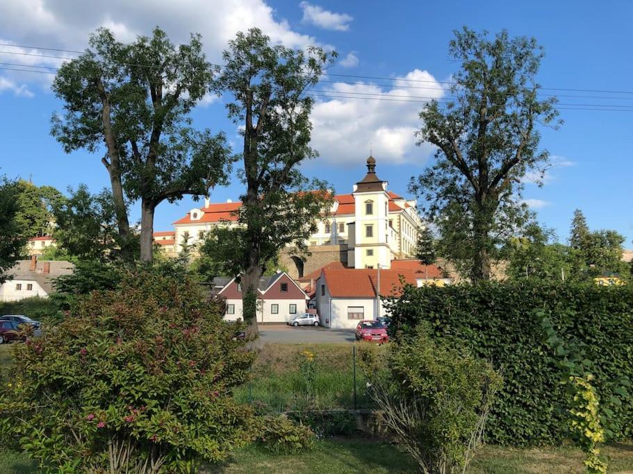 V Podzamci Apartment